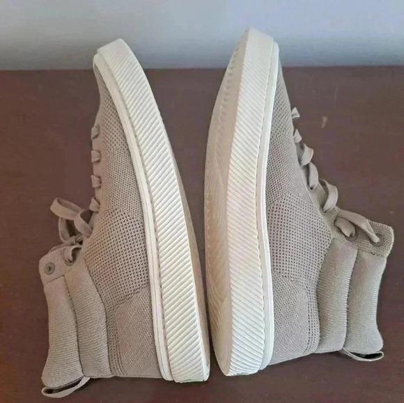 CARIUMA Sneakers NWOT SIZE 9 - Picture 5 of 9